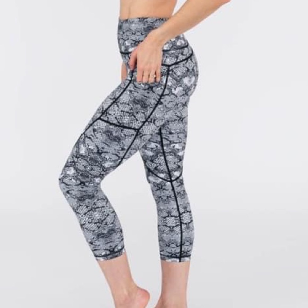 NWT Cobra Metallic Crop